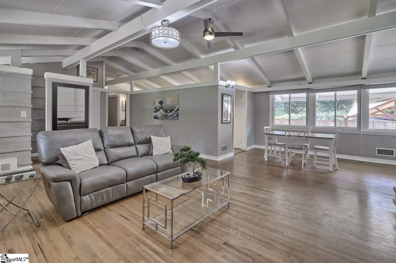 Property image 3 at 6 Burgundy Drive, Greenville, SC 29615