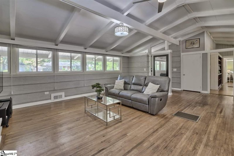 Property image 5 at 6 Burgundy Drive, Greenville, SC 29615