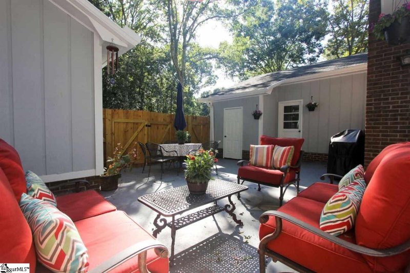 Property image 2 at 305 Holly Tree Lane, Simpsonville, SC 29681