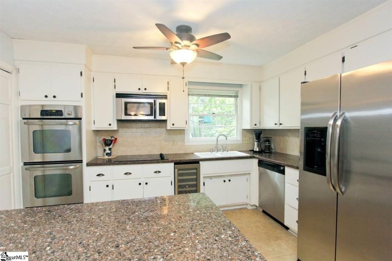 Property image 4 at 305 Holly Tree Lane, Simpsonville, SC 29681