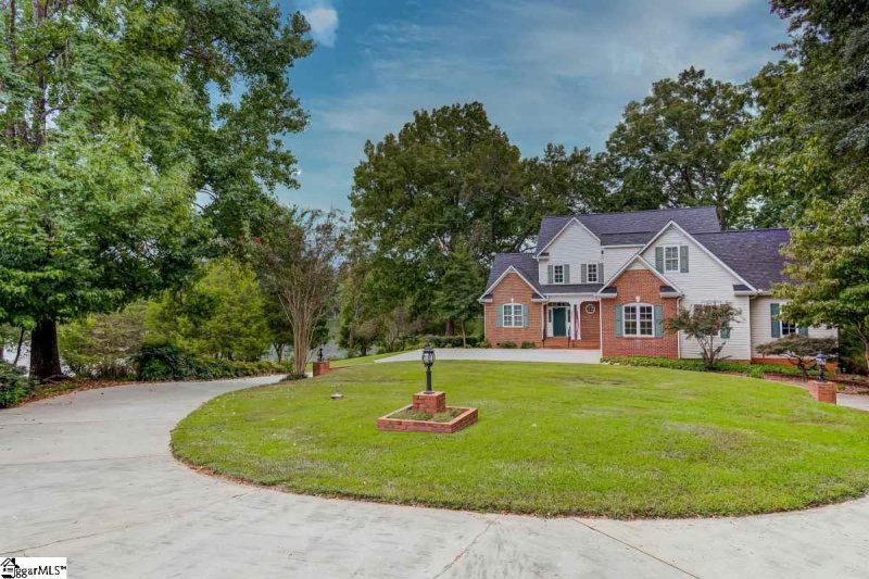 Property image 2 at 300 Bass Cove Drive, Taylors, SC 29687