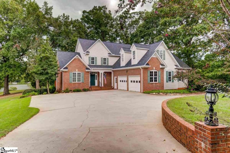 Property image 4 at 300 Bass Cove Drive, Taylors, SC 29687