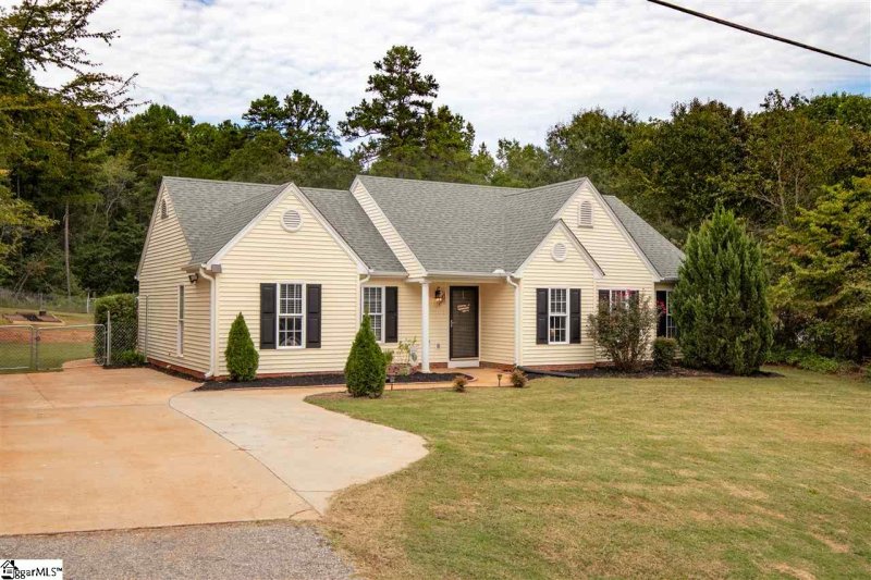 Property image 2 at 709 Sunny Shore Lane, Anderson, SC 29621
