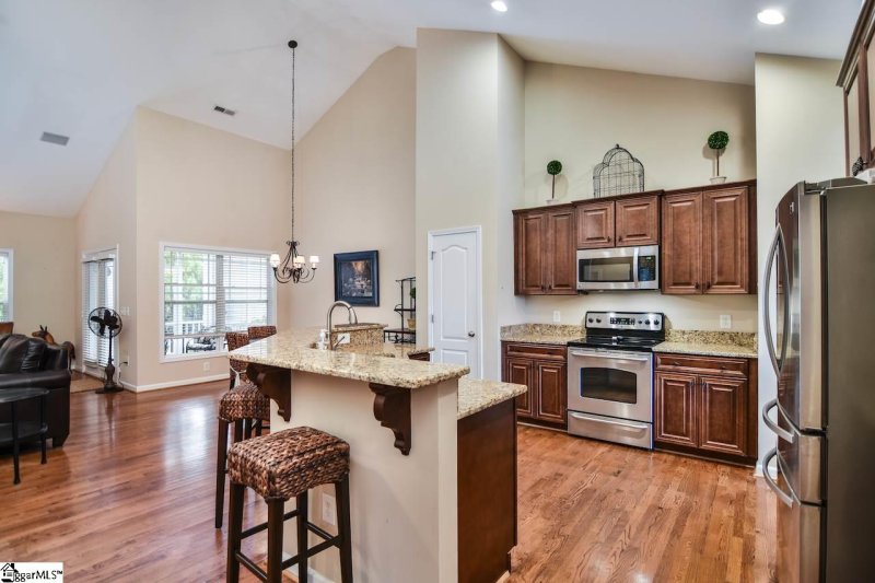 Property image 3 at 30 Pine Island Drive, Simpsonville, SC 29681