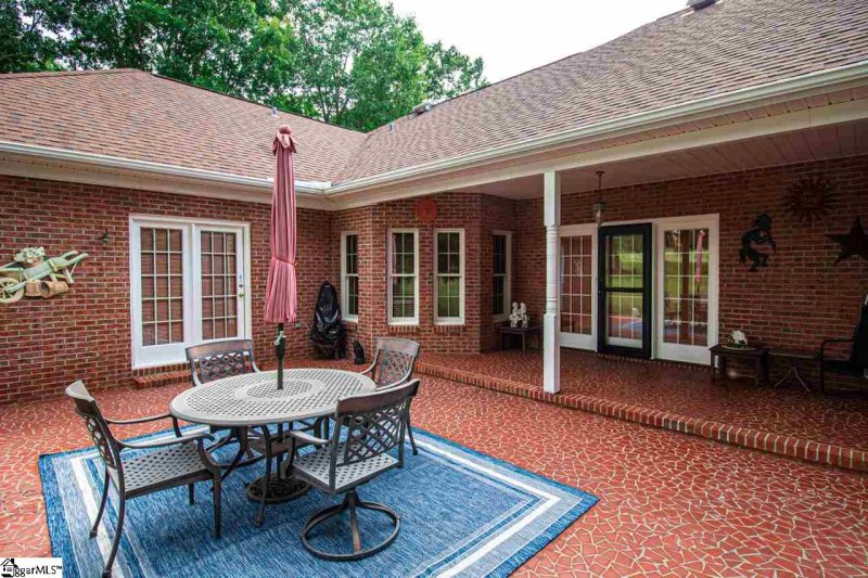 Property image 4 at 408 N Silver Ridge Drive, Greer, SC 29651