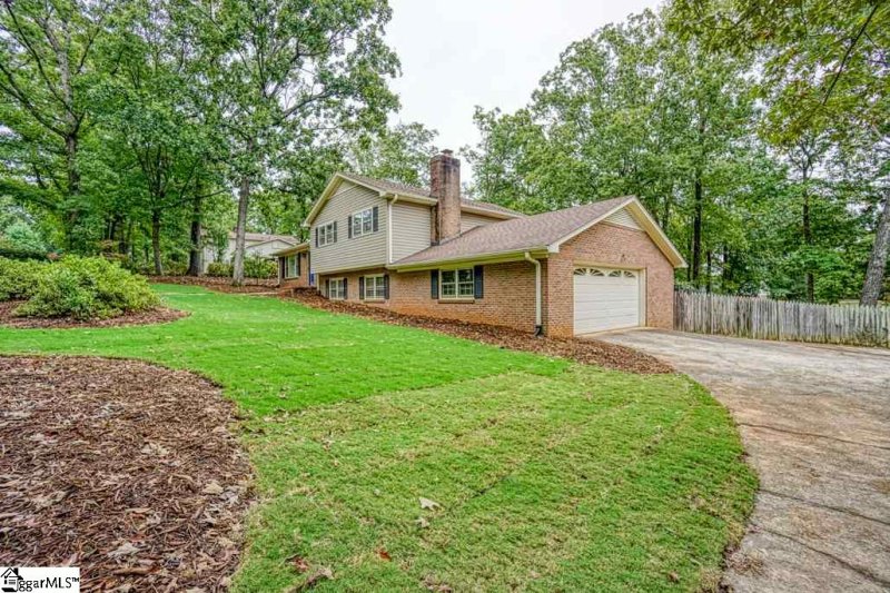 Property image 2 at 105 Bexhill Court, Greenville, SC 29609