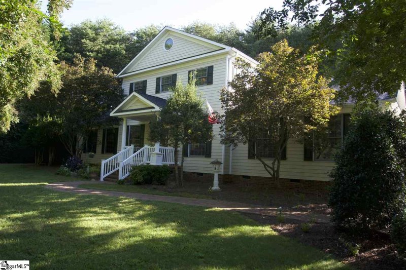 216 St Andrews Boulevard