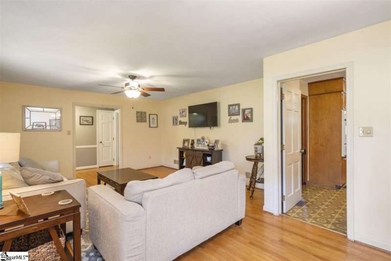 Property image 3 at 112 Sunline Place, Spartanburg, SC 29307