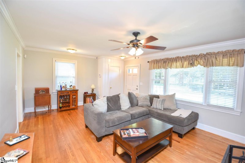 Property image 2 at 11 Claremore Avenue, Greenville, SC 29607
