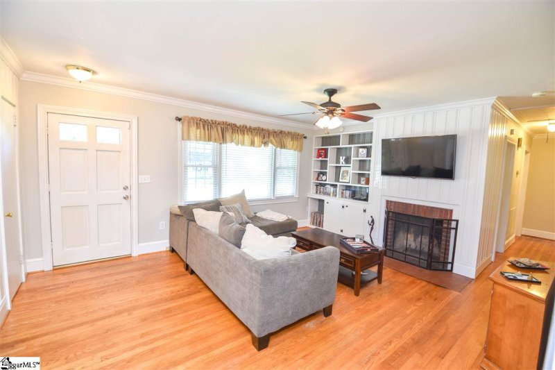 Property image 3 at 11 Claremore Avenue, Greenville, SC 29607
