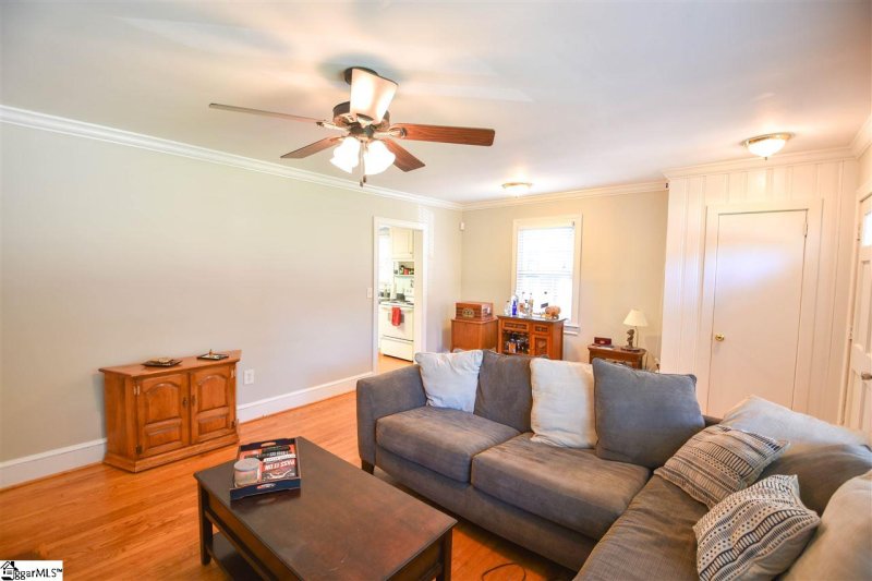 Property image 4 at 11 Claremore Avenue, Greenville, SC 29607