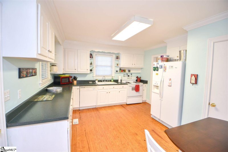Property image 5 at 11 Claremore Avenue, Greenville, SC 29607