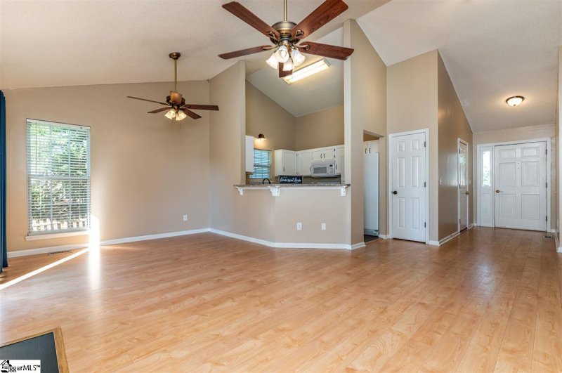 Property image 4 at 11 Leighton Court, Simpsonville, SC 29680-7049