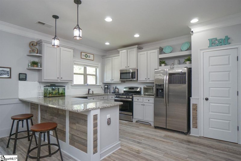 Property image 3 at 120 Deer Drive, Greenville, SC 29611