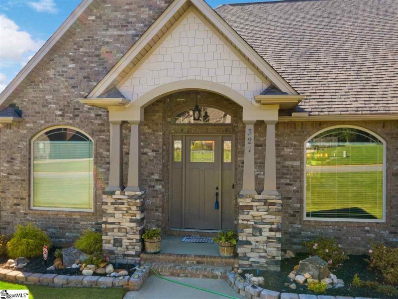 Property image 2 at 321 LaNovia Court, Boiling Springs, SC 29316
