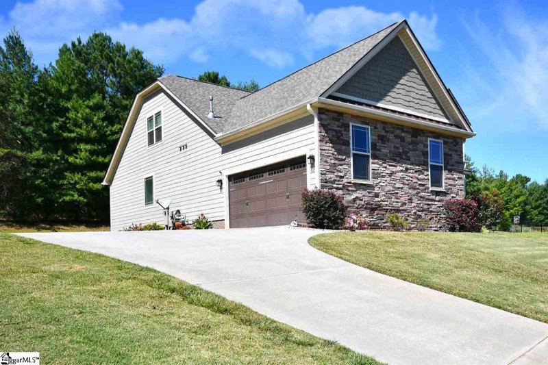 Property image 2 at 10 Hidden Lake Court, Piedmont, SC 29673
