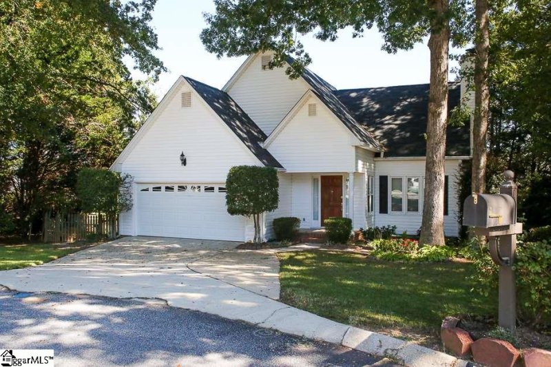 Property image 2 at 102 Saddle Bow Court, Taylors, SC 29687