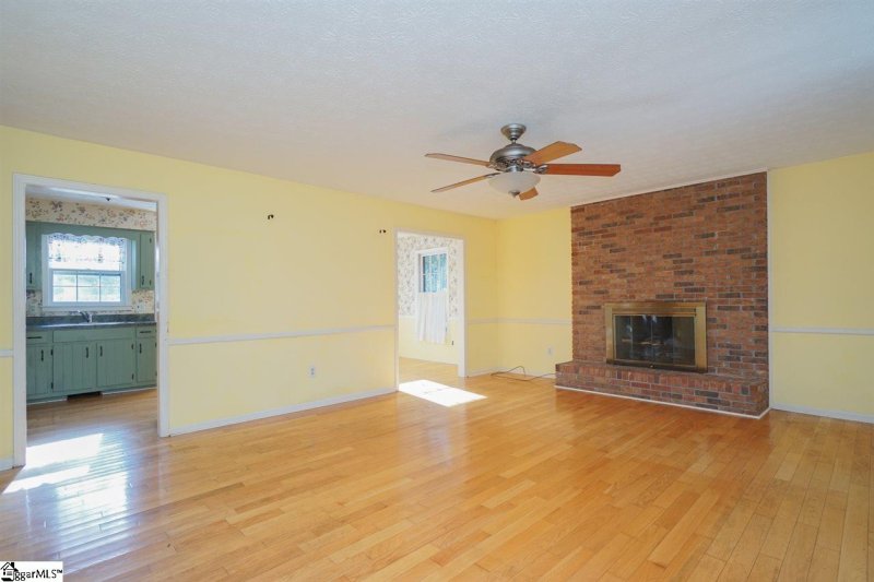 Property image 3 at 15 Maple Leaf Court, Greenville, SC 29611