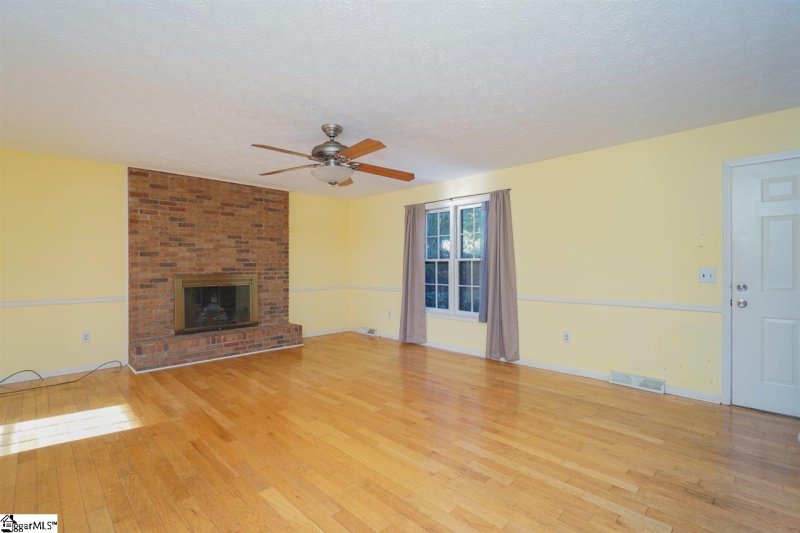 Property image 4 at 15 Maple Leaf Court, Greenville, SC 29611