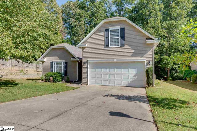 Property image 2 at 208 Manhassett Court, Greenville, SC 29607