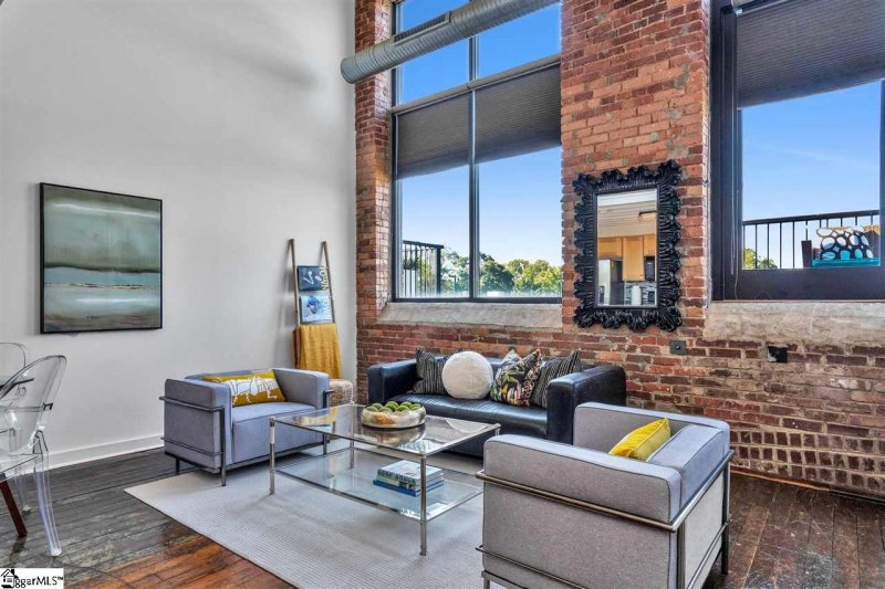 Property image 2 at 300 South Street, Simpsonville, SC 29681