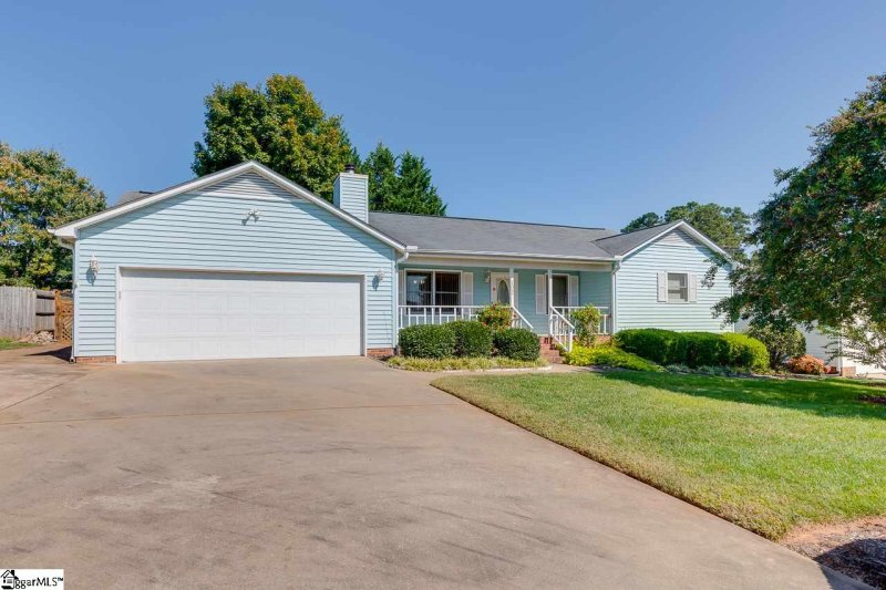 Property image 2 at 102 Patio Road, Easley, SC 29642