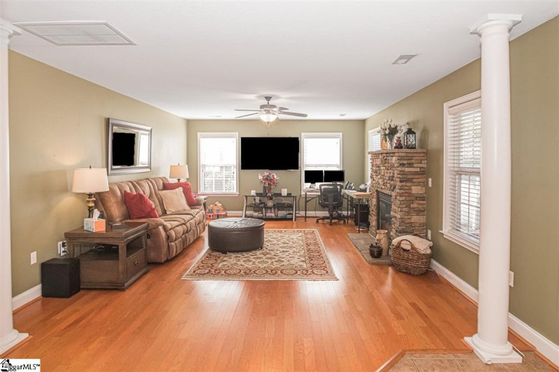 Property image 5 at 137 Saxon Falls Court, Greenville, SC 29607