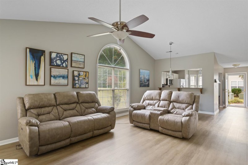 Property image 2 at 18 CREEKBEND Court, Simpsonville, SC 29681