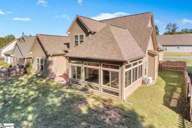 Property image 3 at 301 Brenleigh Court, Simpsonville, SC 29680-7421