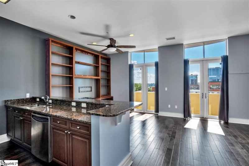 Property image 3 at 111 E McBee Avenue, Greenville, SC 29601