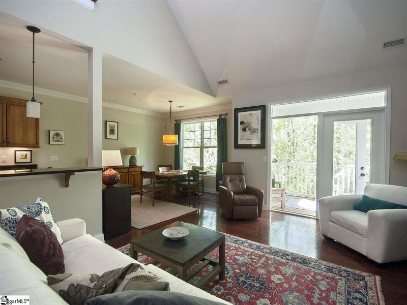 Property image 5 at 20 Edge Court, Greenville, SC 29609