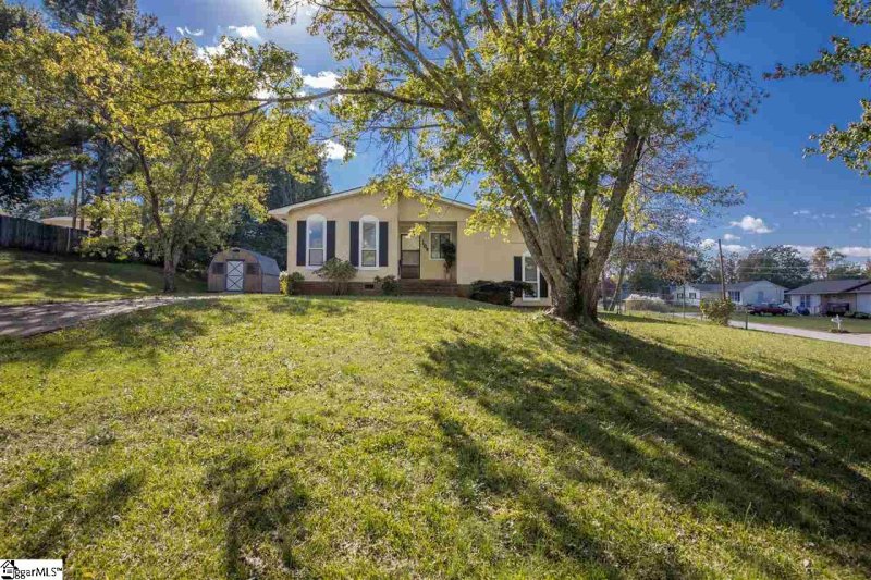 Property image 2 at 109 Kirksey Court, Travelers Rest, SC 29690-9638