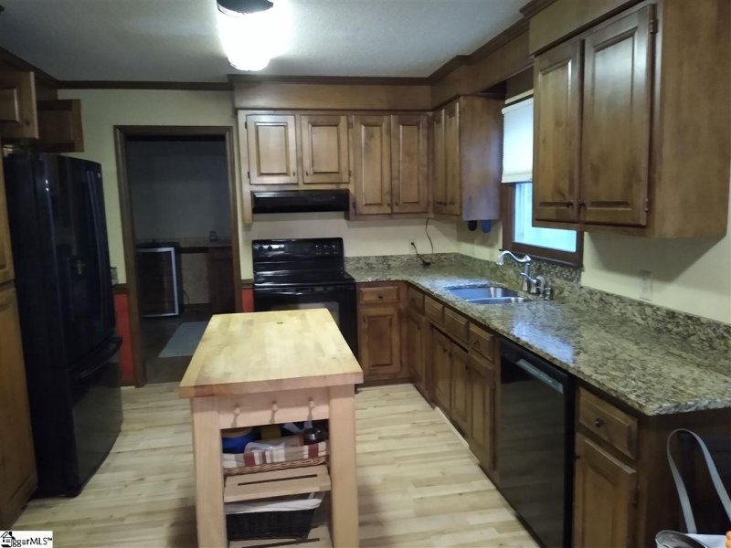 Property image 3 at 24 Bernwood Drive, Taylors, SC 29687