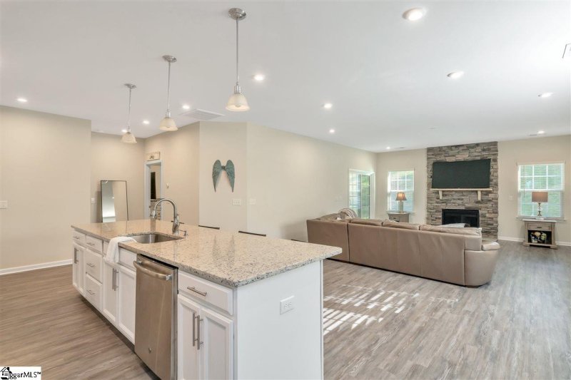 Property image 3 at 23 Fawn Hill Drive, Simpsonville, SC 29681