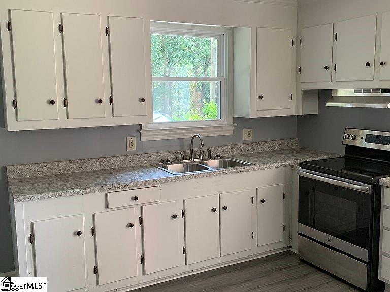 Property image 3 at 110 Lynch Drive, Greenville, SC 29605