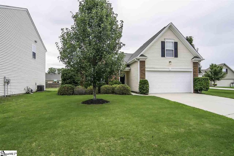 Property image 2 at 7 Medfield Court, Greenville, SC 29605