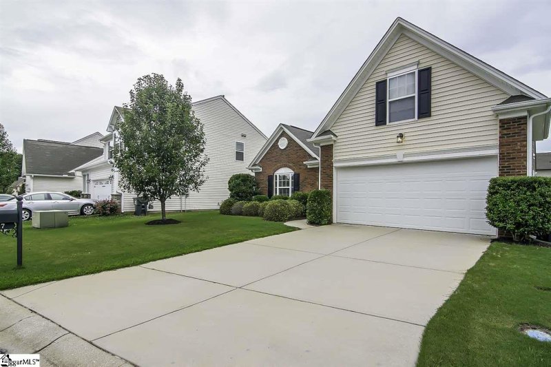 Property image 3 at 7 Medfield Court, Greenville, SC 29605