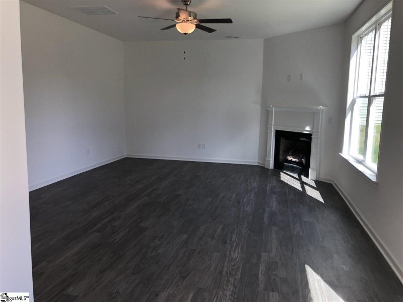 Property image 3 at 20 Mendham Lane, Greer, SC 29650