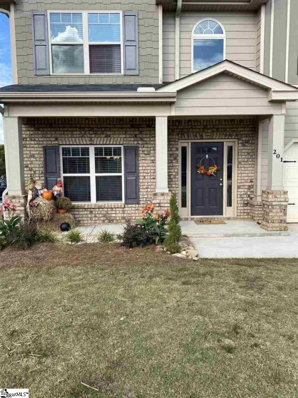 Property image 2 at 201 E Deer Drive, Greenville, SC 29611