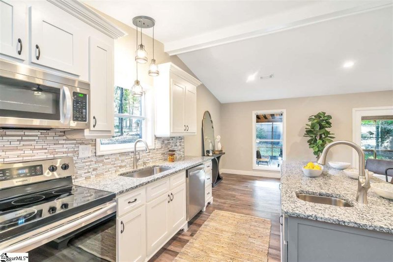 Property image 2 at 3 Dalegrove Court, Greenville, SC 29607