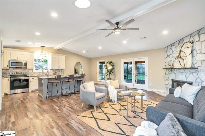 Property image 3 at 3 Dalegrove Court, Greenville, SC 29607