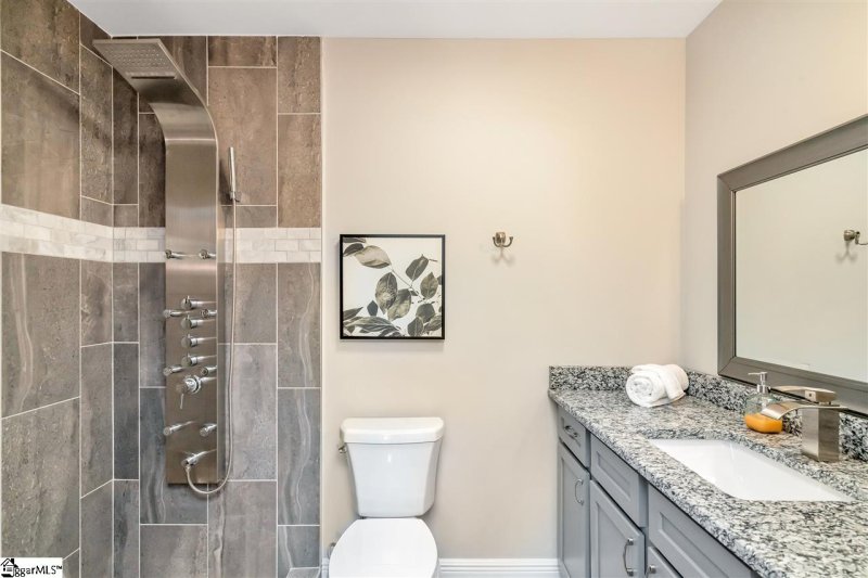 Property image 4 at 3 Dalegrove Court, Greenville, SC 29607