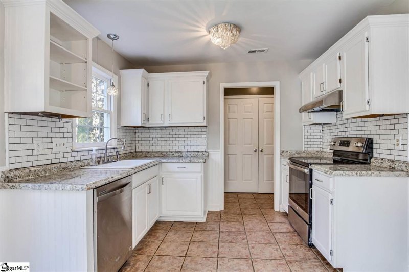 Property image 3 at 16 BERLANDER Court, Simpsonville, SC 29680