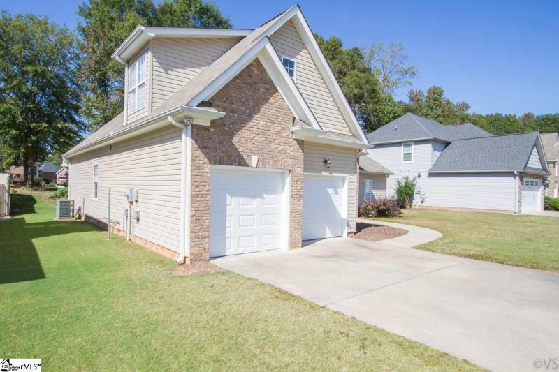 Property image 2 at 324 W Sundance Drive, Easley, SC 29642