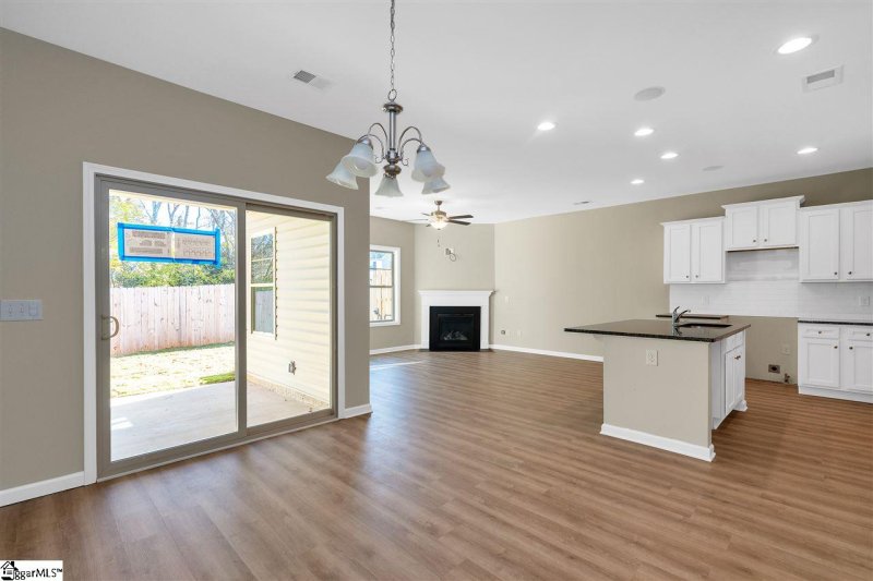 Property image 3 at 402 Cedar Bluff Way, Mauldin, SC 29662