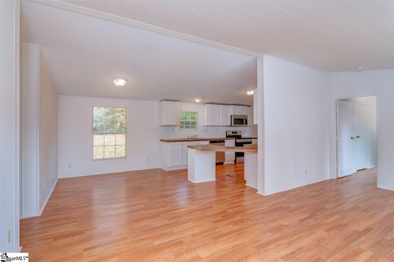 Property image 2 at 6 Militia Court, Simpsonville, SC 29680