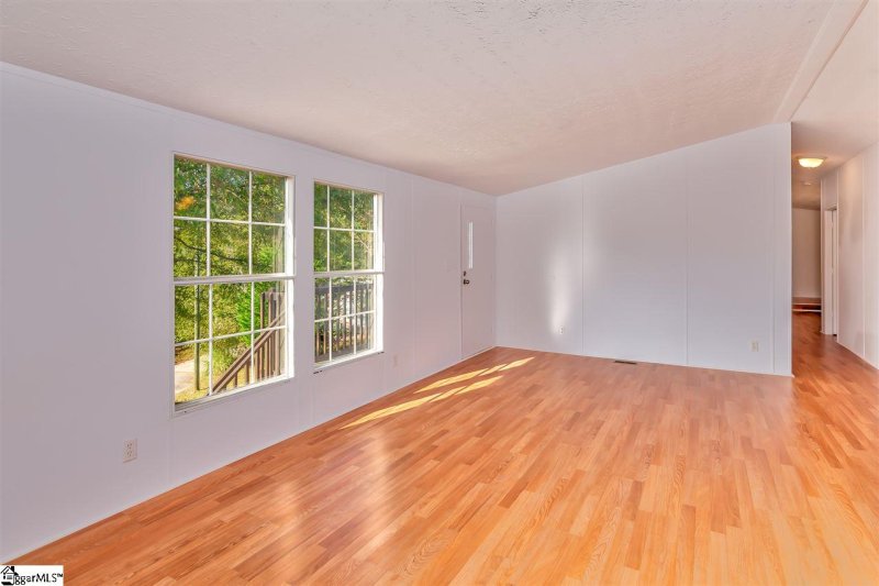 Property image 3 at 6 Militia Court, Simpsonville, SC 29680