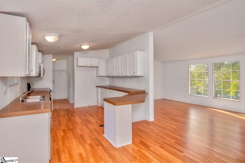 Property image 4 at 6 Militia Court, Simpsonville, SC 29680