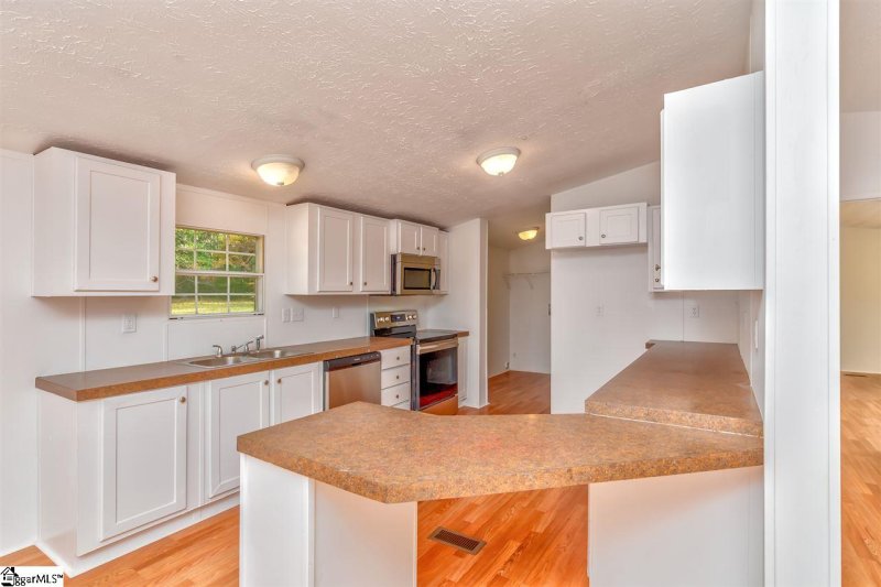 Property image 5 at 6 Militia Court, Simpsonville, SC 29680