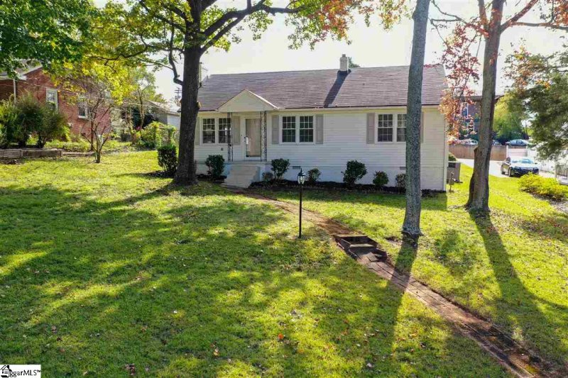 Property image 2 at 102 Bradley Boulevard, Greenville, SC 29609